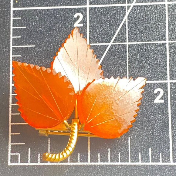 Baltic Amber Leaf Brooch Mid Century Gold Plate Vintage Hand Carved 4.68g 1.75" - Picture 6 of 13
